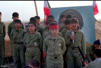 گروه سرود نوجوانان در جبهه