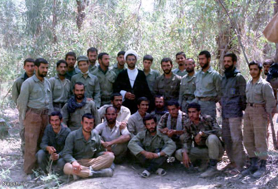 عکس در کنار روحانی