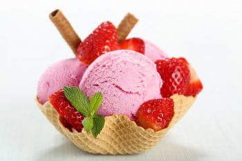 بستنی میوه ای با بیسکویت