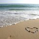 شکل قلب با سنگهای ساحل