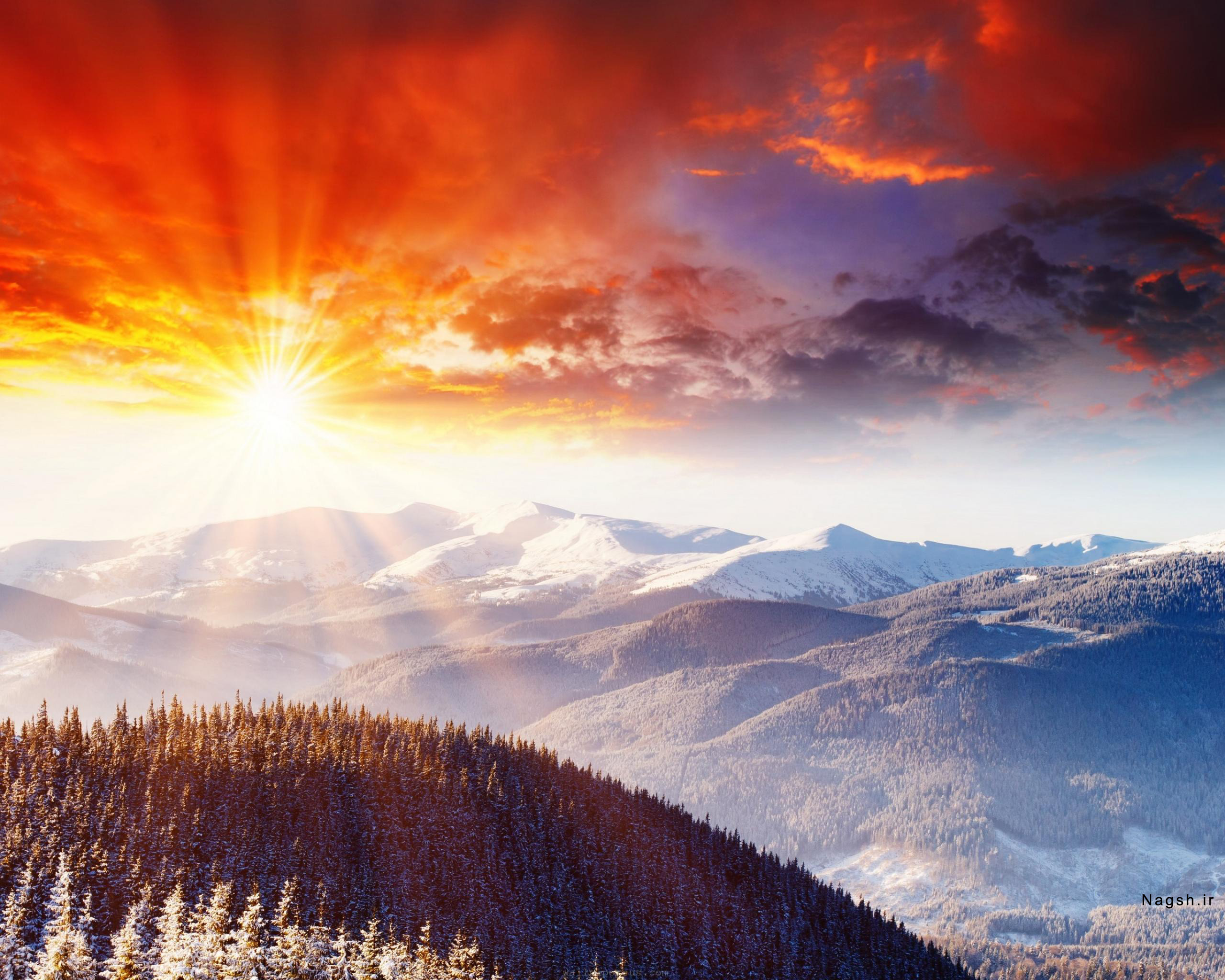 Солнце заходит зимой. Рассвет в горах. Горы солнце. Восход в горах. Рассвет солнца в горах.